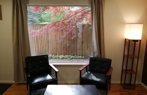 Shoreline House | Walk to Light Rail Station - Cozy Home w/AC