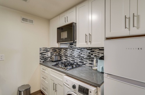 Fauntleroy Apartment | Walk to Lincoln Park: Charming Couples Getaway