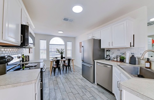 McKinney Apartment | Walk to McKinney Square! Couple’s Retreat w/Yard