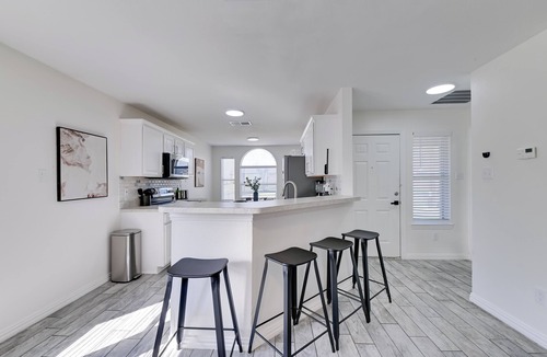 McKinney Apartment | Walk to McKinney Square! Couple’s Retreat w/Yard