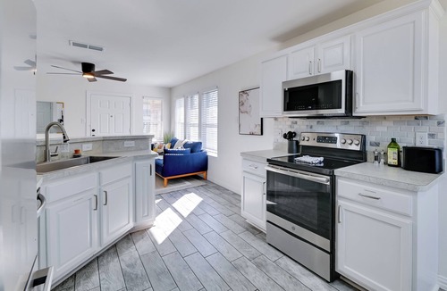 McKinney Apartment | Walk to McKinney Square! Couple’s Retreat w/Yard