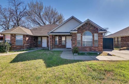 McKinney Apartment | Walk to McKinney Square! Couple’s Retreat w/Yard