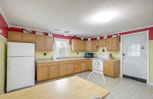 Nauvoo Apartment | Walk to Nauvoo Temple: Remodeled Family Apartment