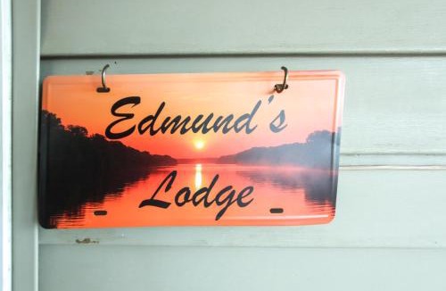 Nauvoo Apartment | Walk to Nauvoo Temple: Remodeled Family Apartment