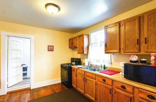 Roswell House | Walk to New Mexico Military Institute! Cozy Escape