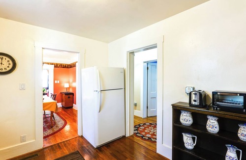 Roswell House | Walk to New Mexico Military Institute! Cozy Escape