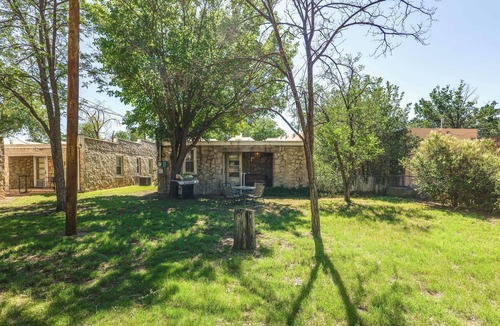 Roswell House | Walk to New Mexico Military Institute! Cozy Escape