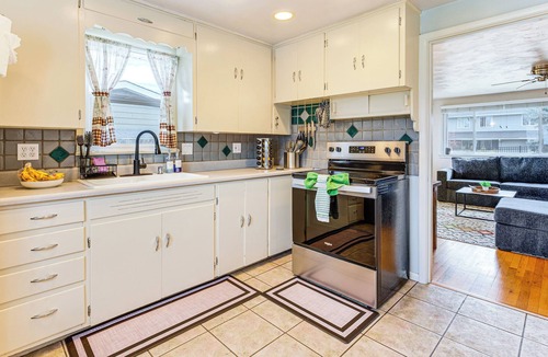 Lafayette House | Walk to Old Town Lafayette! Cozy Couple’s Escape