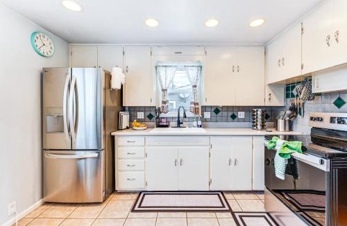 Lafayette House | Walk to Old Town Lafayette! Cozy Couple’s Escape