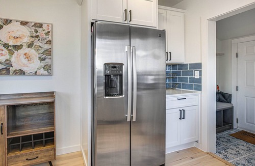 West Hills Cottage | Walk to Shipyard: Bremerton Home w/Patio!