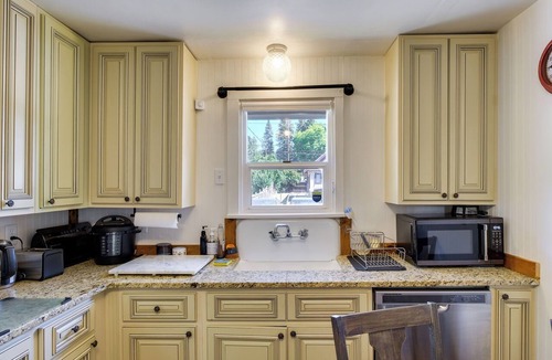 Cle Elum House | Walk to Shops & Eats! Central Cle Elum Escape