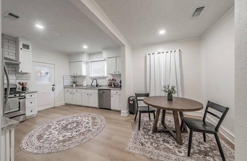 Fort Worth House | Walk To TCU -2 King Beds-Sleeps 6-As Close As You Can Get