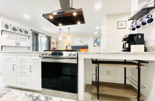 Arlington House | Walk to the AT&T Stadium, Texas Rangers Globe Life Park, Texas Live & many more.