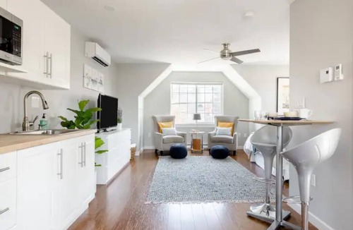 Platt Park House | Walk to Top Restaurants From Platt Park Retreat