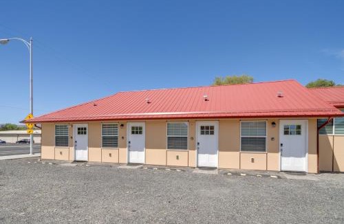 Soap Lake Apartment | Walk to Water: Soap Lake Studio w/Patio!