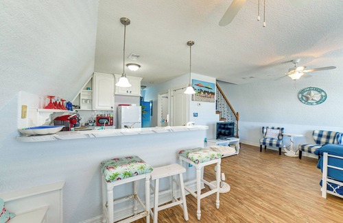 Surfside Beach House | Walk to Waves! Surfside Beach House w/Ocean View