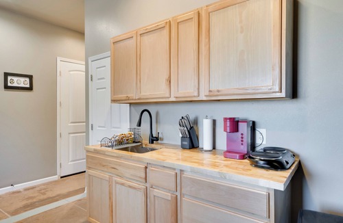 Elgin House | Walk to Wineries: Elgin Wine Country Retreat!