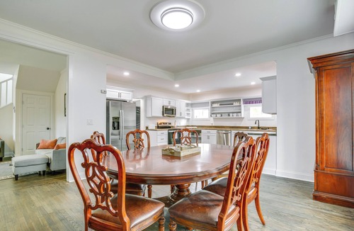 Holt House | Walk to Winery: Family-Friendly Holt Getaway