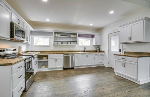 Holt House | Walk to Winery: Family-Friendly Holt Getaway