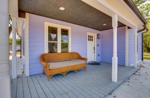 Holt House | Walk to Winery: Family-Friendly Holt Getaway
