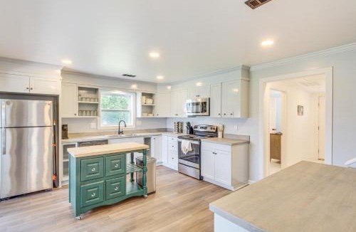 Holt House | Walk to Winery! Home w/Patio & Yard in Holt