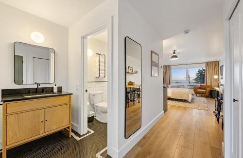Juneau Apartment | Walkable luxe studio with view 6