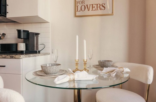 Washington Ave./ Memorial Park Apartment | Walking Paradise-Rooftop Pool-Free Parking & Wifi