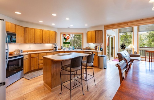 Wallowa County House | Wallowa Lookout: Scenic Retreat w/Hot Tub