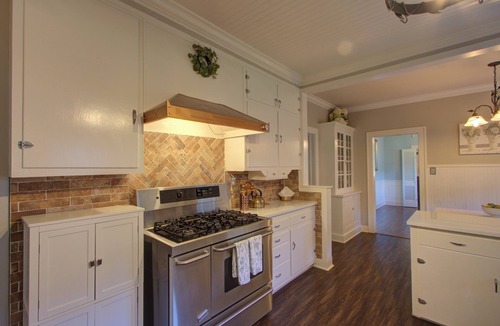 Texarkana House | Walnut Manor - Business Casual