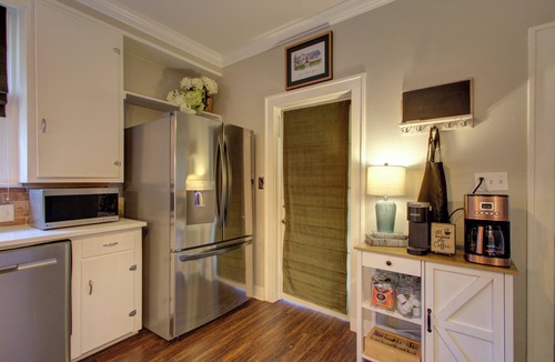 Texarkana House | Walnut Manor - Business Casual