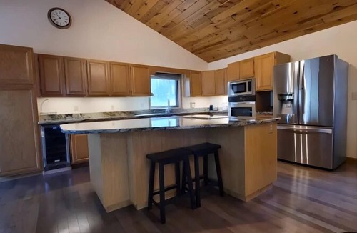 Custer House | Wandering Goat*HOT TUB*Secluded privacy near town