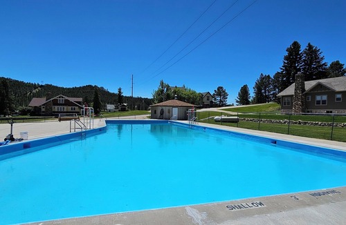 Custer House | Wandering Goat*HOT TUB*Secluded privacy near town