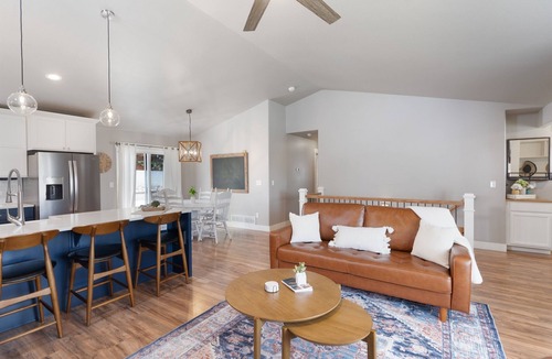 Loveland House | Wanderlust Adventure Retreat Climbing & Tub!