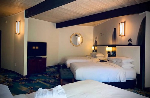 Oklahoma City Bed & Breakfast | Wangshi China Palace Bed and Breakfast