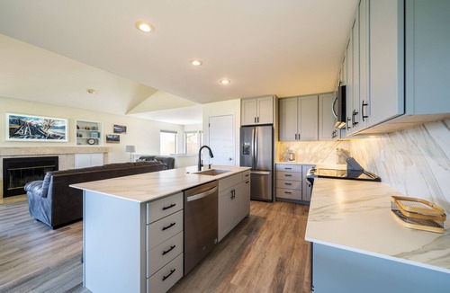 Wapato Point Condo | Wapato Point Halmalka Condo 510-A, 3 bed 2 bath, Sleeps 8, Next to Outdoor Pool