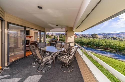 Wapato Point Condo | Wapato Point Halmalka Condo 512B Sleeps 8 by Outdoor Pool, Sandy Beach Amenities