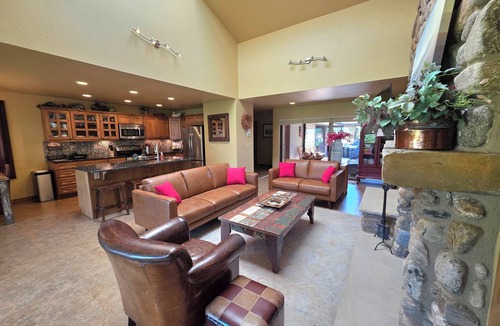 Wapato Point Condo | Wapato Point Halmalka Condo 502-B 2 Bed 2 Bath Sleeps 5-6, Close to Outdoor Pool