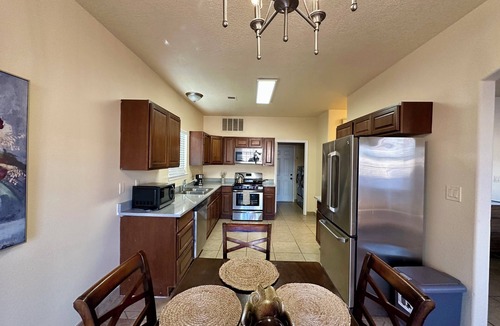 S.r. Marmon House | Warm Sand Casita. Lovely 4-bedroom house with AC in Albuquerque