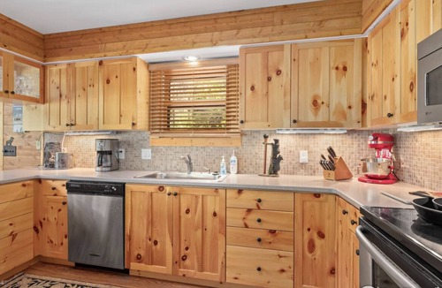 Drake Cabin | WATER FRONT Updated Cabin Close to Estes Park New Hot Tub 3 Private Acres