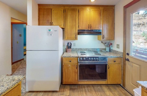 Joseph House | Water`s Edge Haven- spacious Wallowa Lake escape