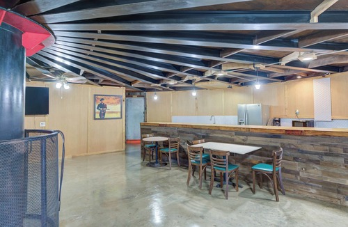 Minden House | Water tank conversion. Spacious 4-bed 2-bath in enchanting Minden.