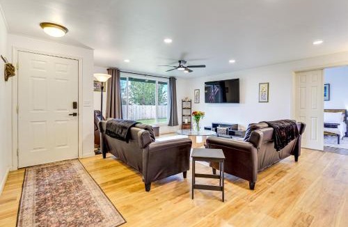 Stanwood House | Water Views & Hot Tub: 'Kim's Kastle' in Stanwood!