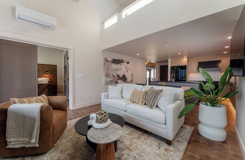 Wapato Point Condo | Waterfont Luxury- Yacinde B4