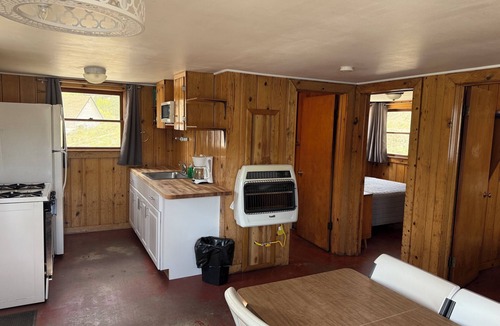 Republic Cabin | Waterfront 2BR Cabin w/Wood Fireplace at Tiffanys Resort on Curlew Lake