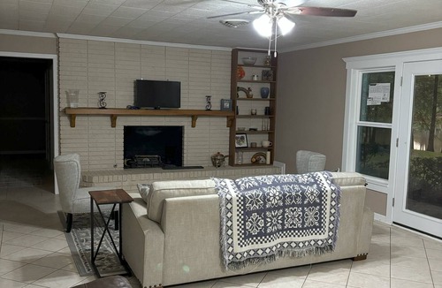 Monroe House | Waterfront 5 bedroom Getaway