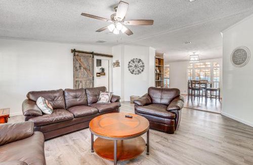 Negreet House | Waterfront ‘Buster's Place on Hickory’ w/Fire Pit