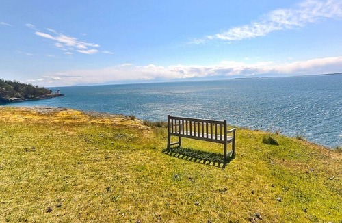Friday Harbor House | Waterfront Cabin! Adults Only (Whale Watch Point)