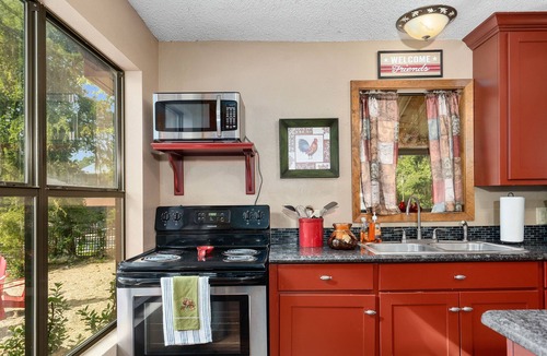 Jefferson Cottage | WATERFRONT cottage with SCENIC views of Big Cypress Bayou Caddo Lake