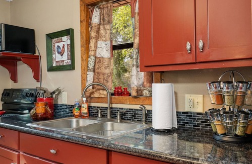 Jefferson Cottage | WATERFRONT cottage with SCENIC views of Big Cypress Bayou Caddo Lake