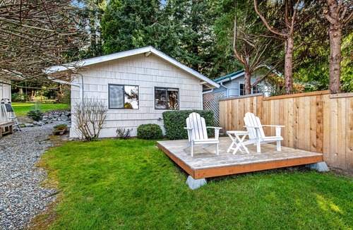 Langley Cottage | Waterfront Cottage with High-Speed WiFi, Ocean View, Private Deck, & Kitchenette